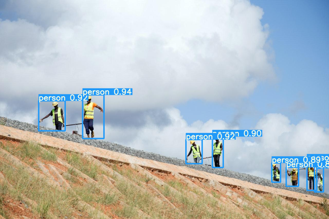 Construction workers being detected in real time with an application built on Viso Suite. 