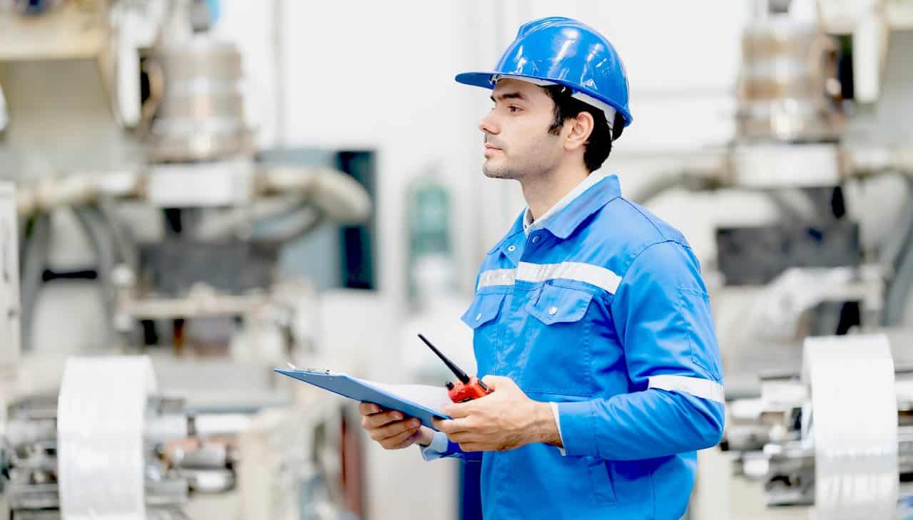 Safety-supervisor-front-lines-monitoring-review